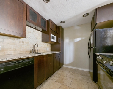 2529 Rio Grande St - Photo Thumbnail 7