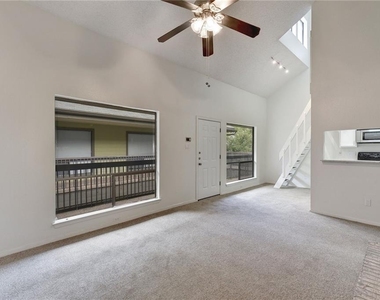 908 Poplar St - Photo Thumbnail 2