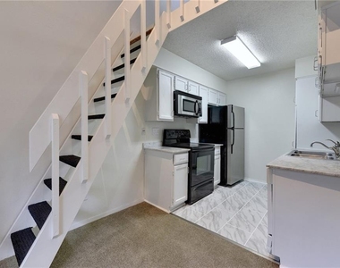 908 Poplar St - Photo Thumbnail 6