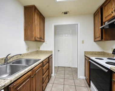 2529 Rio Grande St - Photo Thumbnail 10