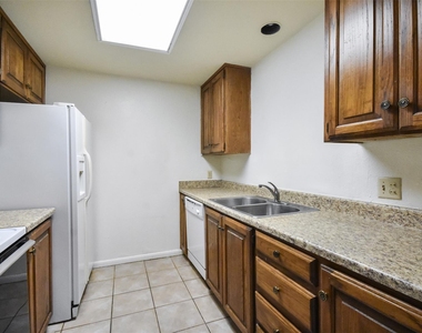 2529 Rio Grande St - Photo Thumbnail 8