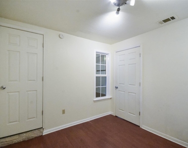 2529 Rio Grande St - Photo Thumbnail 6