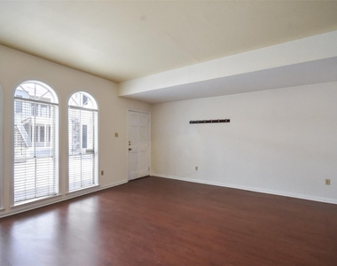 2529 Rio Grande St - Photo Thumbnail 3