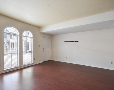 2529 Rio Grande St - Photo Thumbnail 4
