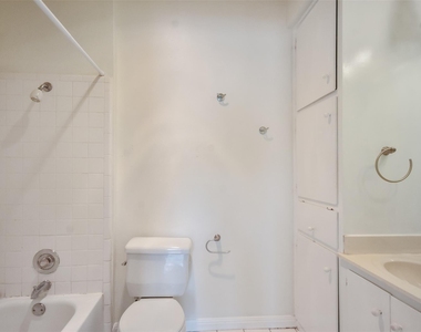 2529 Rio Grande St - Photo Thumbnail 21
