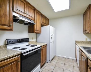 2529 Rio Grande St - Photo Thumbnail 9