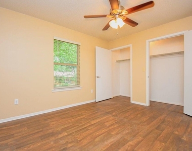 1220 Heritage Dr - Photo Thumbnail 7