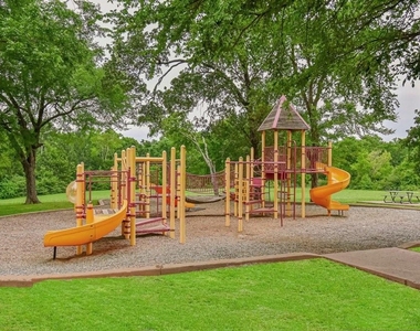 1220 Heritage Dr - Photo Thumbnail 3