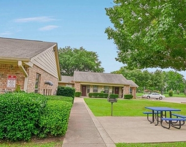 1220 Heritage Dr - Photo Thumbnail 9