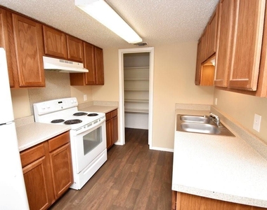 1220 Heritage Dr - Photo Thumbnail 6