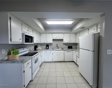 639 Se 13th Avenue - Photo Thumbnail 3