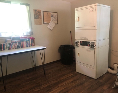 709 W Witt St - Photo Thumbnail 2