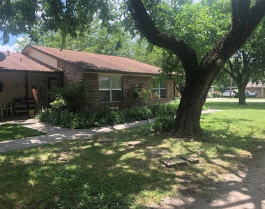 709 W Witt St - Photo Thumbnail 4