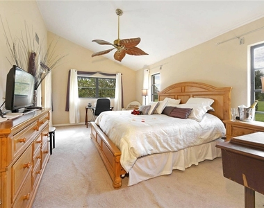 4220 Glasgow Court - Photo Thumbnail 9