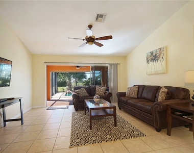 1916 Nw 13th Place - Photo Thumbnail 4