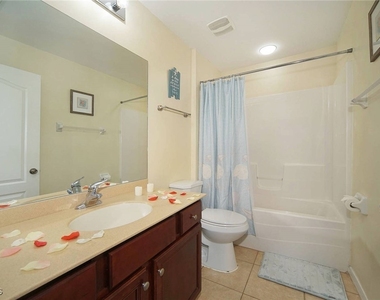 1916 Nw 13th Place - Photo Thumbnail 11