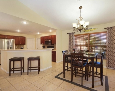 1916 Nw 13th Place - Photo Thumbnail 6