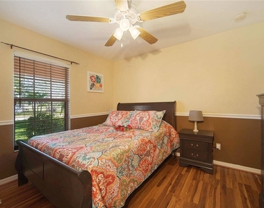 1916 Nw 13th Place - Photo Thumbnail 10
