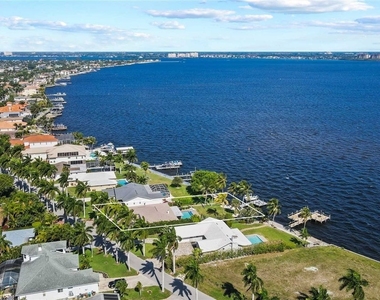 252 Bayshore Drive - Photo Thumbnail 2