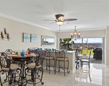 252 Bayshore Drive - Photo Thumbnail 7