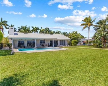 252 Bayshore Drive - Photo Thumbnail 17