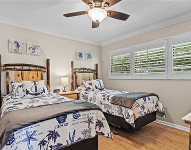 252 Bayshore Drive - Photo Thumbnail 14