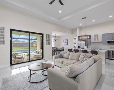 1137 Sw 18th Court - Photo Thumbnail 2