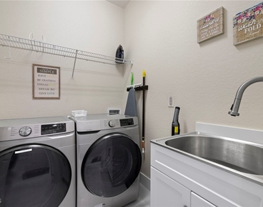 1137 Sw 18th Court - Photo Thumbnail 9