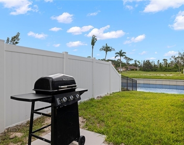 1137 Sw 18th Court - Photo Thumbnail 24