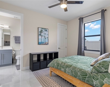 1137 Sw 18th Court - Photo Thumbnail 15