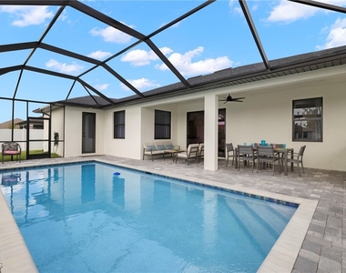 1137 Sw 18th Court - Photo Thumbnail 23