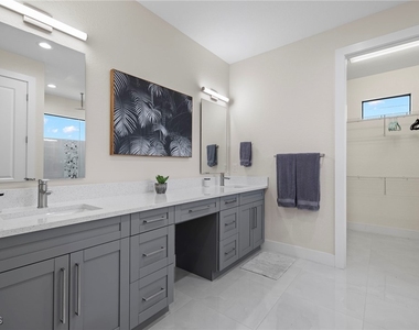 1137 Sw 18th Court - Photo Thumbnail 12