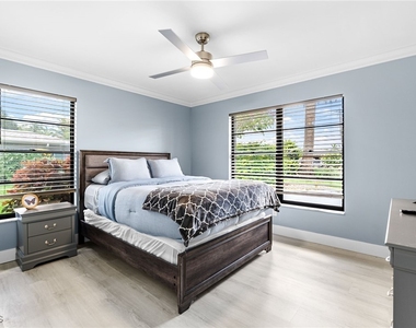 2328 Se 27th Street - Photo Thumbnail 6