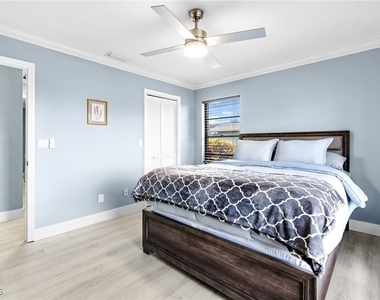 2328 Se 27th Street - Photo Thumbnail 7