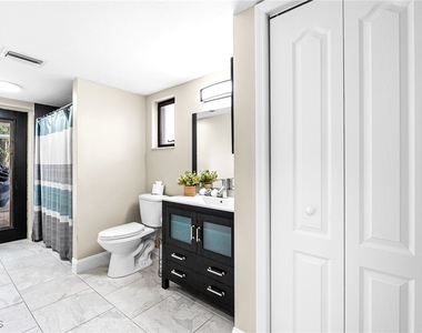 2328 Se 27th Street - Photo Thumbnail 11