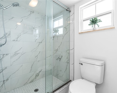 2328 Se 27th Street - Photo Thumbnail 4