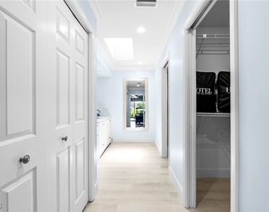 2328 Se 27th Street - Photo Thumbnail 5