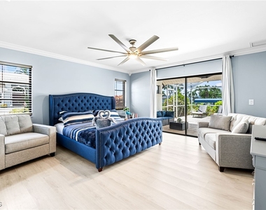 2328 Se 27th Street - Photo Thumbnail 1