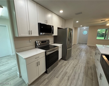 221 18th Avenue Nw - Photo Thumbnail 3