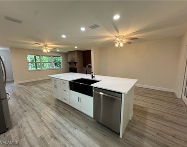 221 18th Avenue Nw - Photo Thumbnail 4