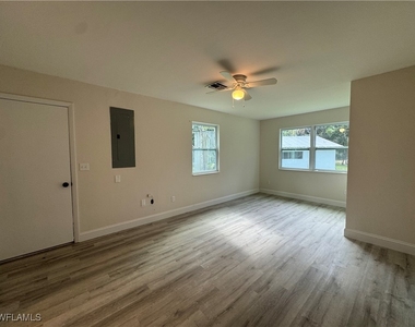 221 18th Avenue Nw - Photo Thumbnail 9