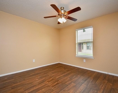 1308 Jacksonville Dr - Photo Thumbnail 8