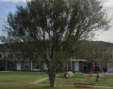 501 Henderson Ave - Photo Thumbnail 3
