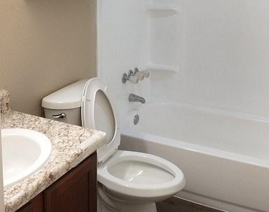 501 Henderson Ave - Photo Thumbnail 5