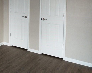 501 Henderson Ave - Photo Thumbnail 4