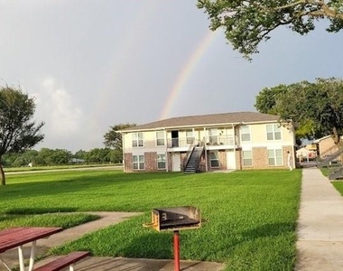 501 Henderson Ave - Photo Thumbnail 2