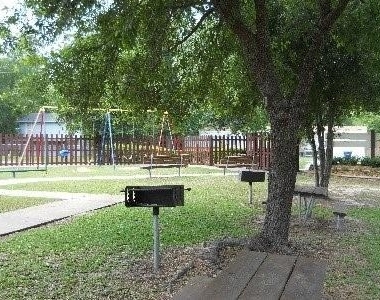 1001 Charlsie Ave - Photo Thumbnail 11
