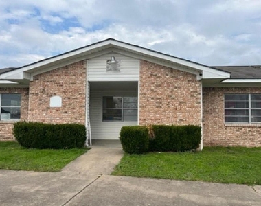 520 Laredo St - Photo Thumbnail 4