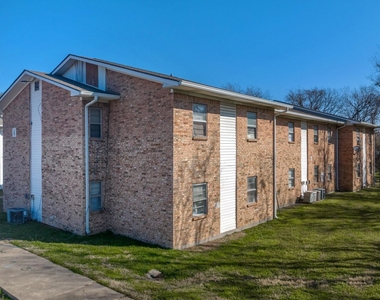 520 Laredo St - Photo Thumbnail 2