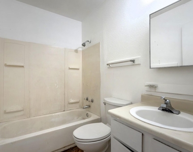 520 Laredo St - Photo Thumbnail 12